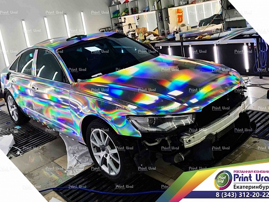 Реклама на автомобиль из голографической пленки