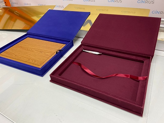 Табличка на плакетке