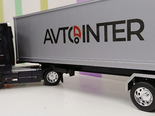 Сувенирный грузовик с логотипом фирмы